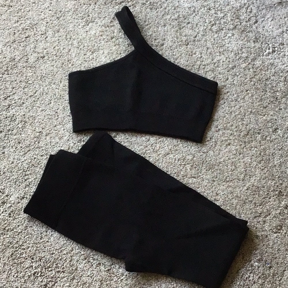 WORK OUT/LOUNGE SET - MEDIUM NWT
